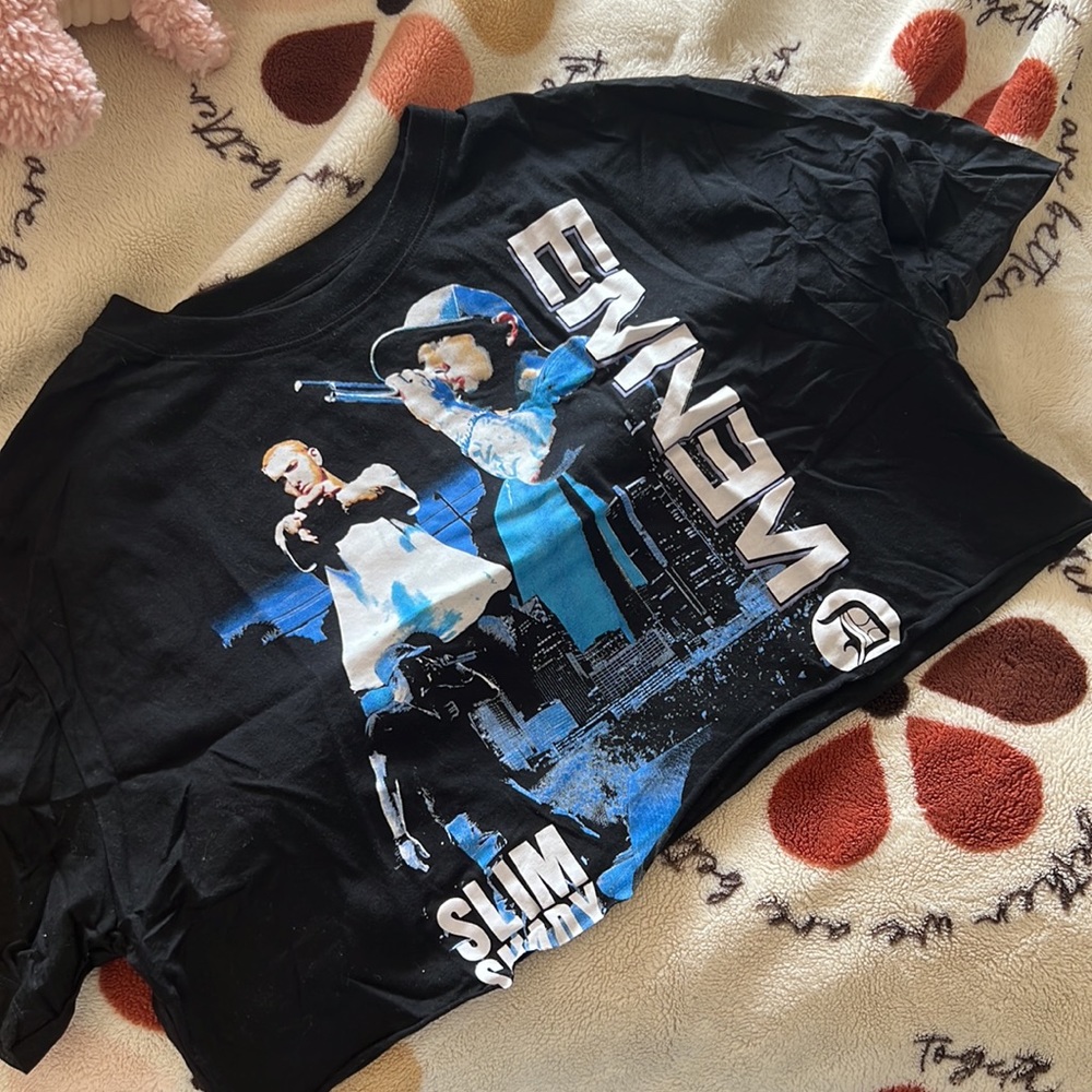 Black cropped Eminem shirt